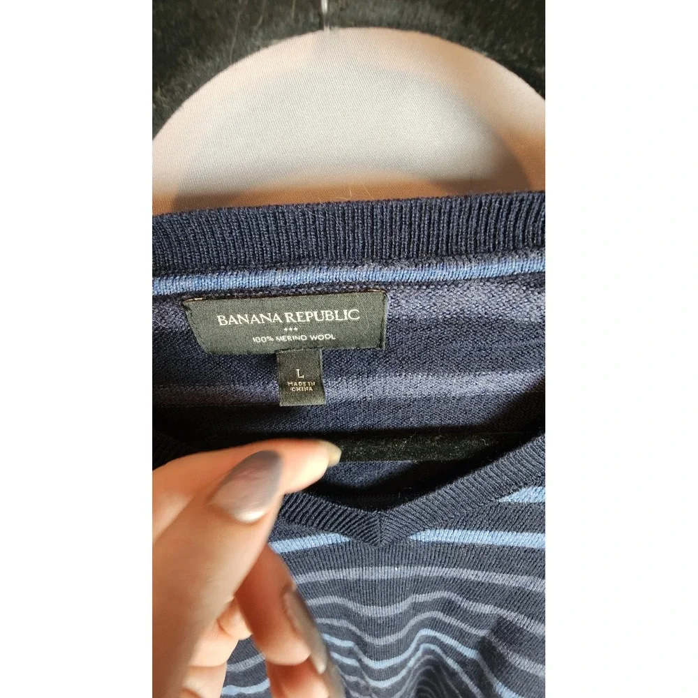 Banana Republic Mens Large Merino Wool Striped V-Neck Sweater Navy Blue Preppy